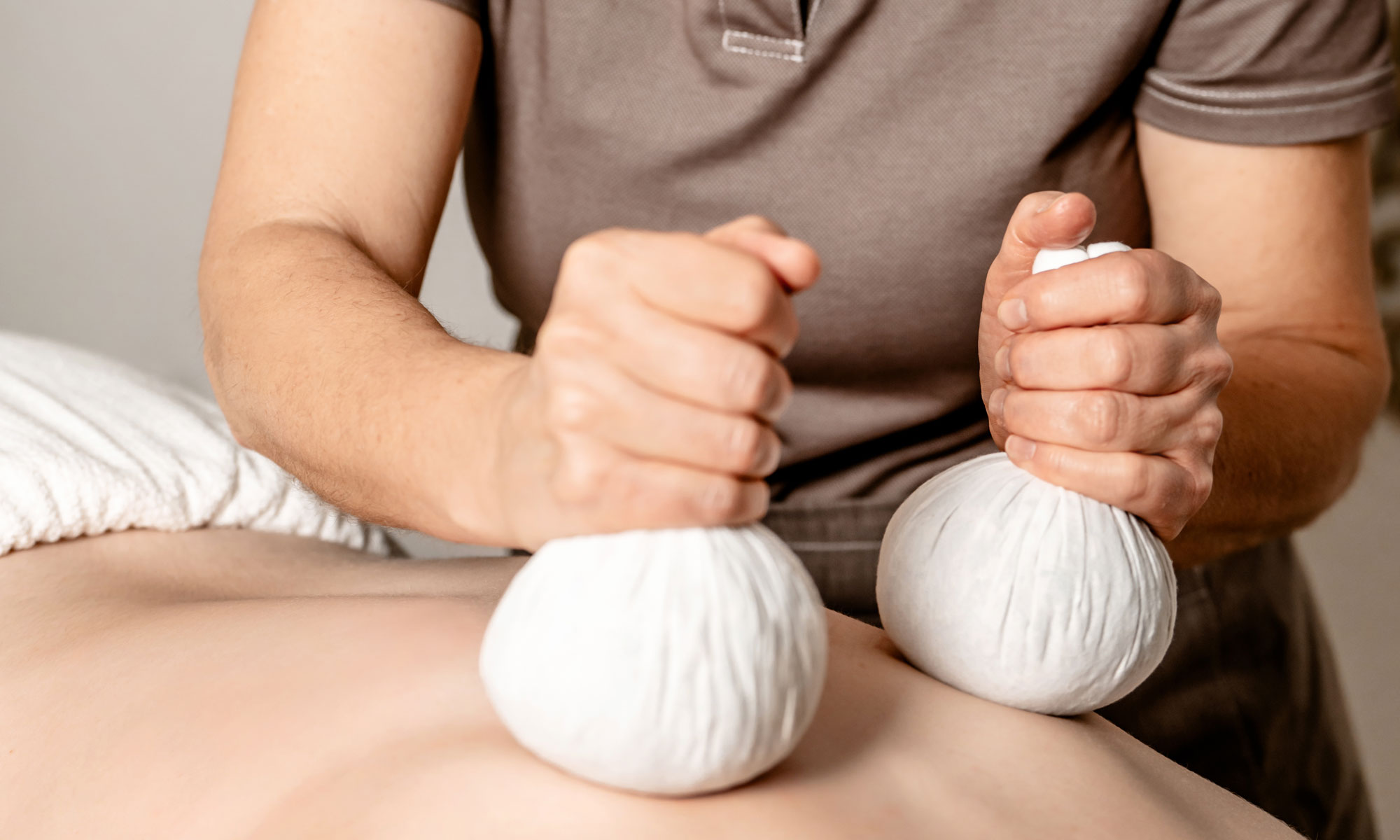 Kräuterstempel Massage